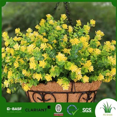 Gefälschte Blumen im Freien